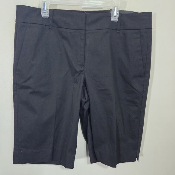 ⭐️Ann Taylor Boardwalk Black Tailored Shorts Size 8 - Picture 1 of 6